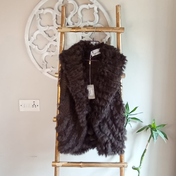 Ameise Faux Fur Knitted Vest NWT - Picture 4 of 17